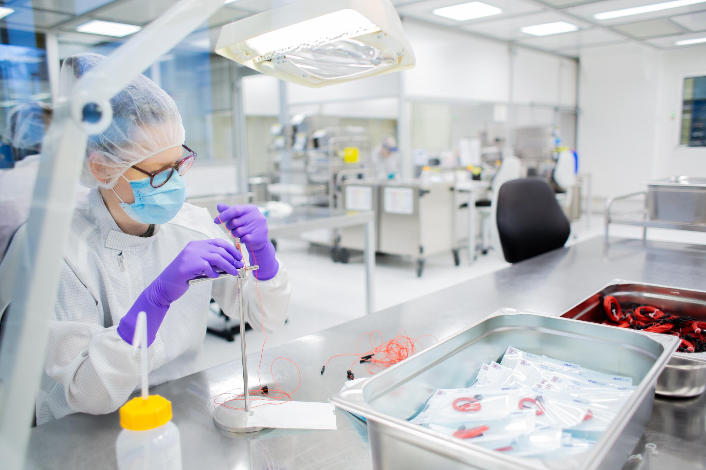 Mitarbeiternde in einem Labor