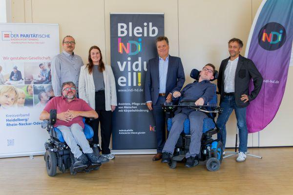vlnr: Osman Karcier (INDi), Moritz Limprecht (LV BW), Stella Vögele (INDi), Jürgen Dusel (Bundesbehindertenbeauftragte), Sean Wilk (INDi) und Michael Tränkle (LV BW)