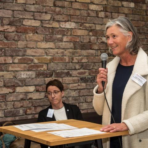 Ursel Wolfgramm begrüßt die Nachtschichtler