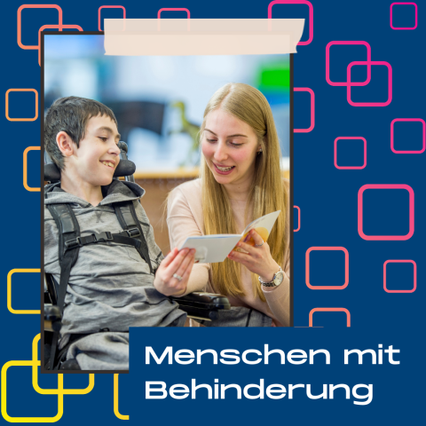 Junge Frau mit Jungen in Rollstuhl