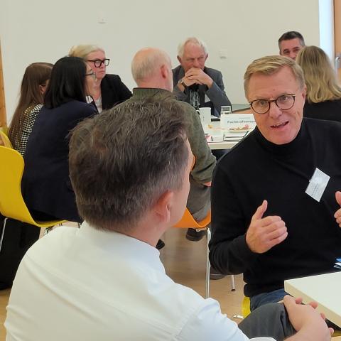Austausch beim Sozialpolitischen Forum