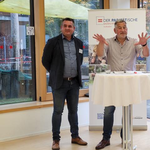 Moderator Clemens Salm (Mitte) mit Alexander Oberschmid (links) und Norbert Köthnig (rechts)