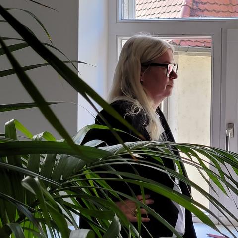 Zwei Teilnehmerinnen sprechen miteinander