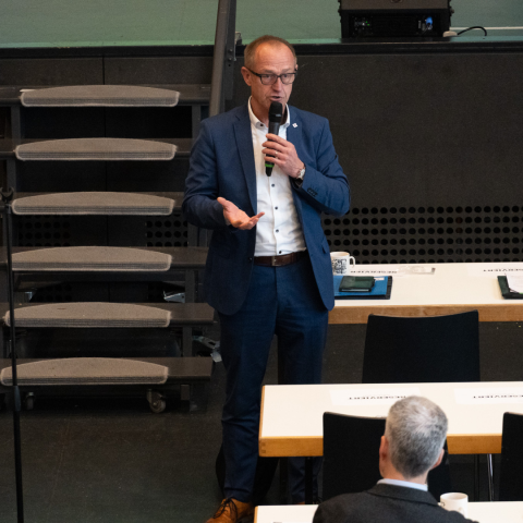 Ulf Hartmann mit Mikrofon