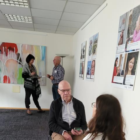 Zwei Zweierteams in einer Praxisübung