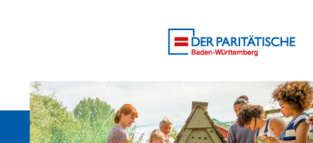 Titelseite der Arbeitshilfe mit Kindern die ein Spielhaus streichen