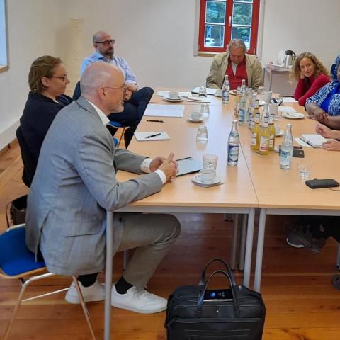 Konstruktive Besprechung Besprechung am Tisch