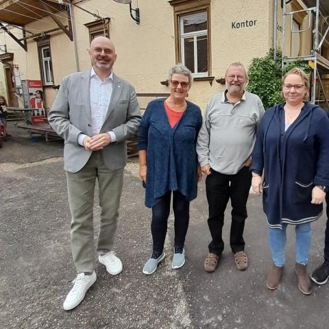 Gruppenbild einiger Teilnehmerinnen Gruppenbild einiger Teilnehmer*innen