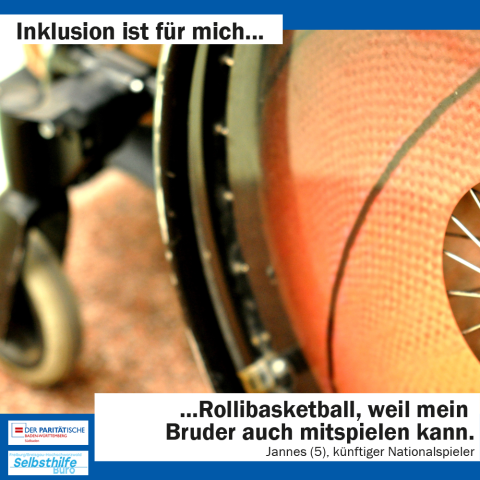 Kinderrollstuhl mit einem Basketballbild als Felgenschutz. Darunter steht: "Inklusion ist für mich Rollibasketball, weil mein Bruder auch mitspielen kann. Jannes (5), künftiger Nationalspieler"