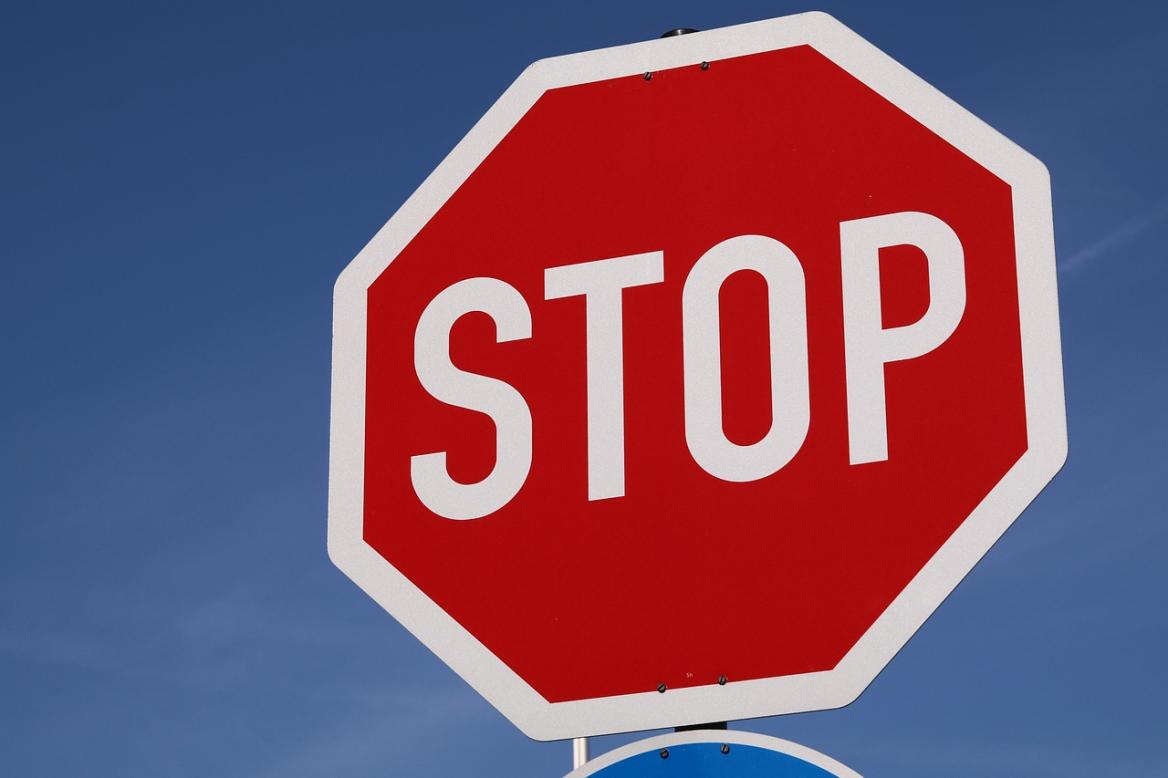 Vortrag mit Diskussion: Radikal. Verstehen – Radikalisierungsprozesse erkennen und deuten Stopschild