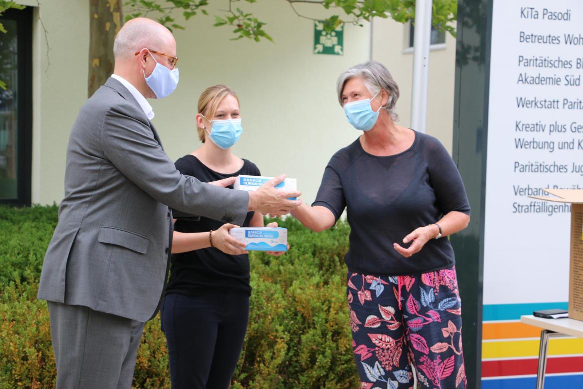 &Uuml;bergabe BASF Maskenspende an Pr&auml;ventSozial und KiTa Pasodi