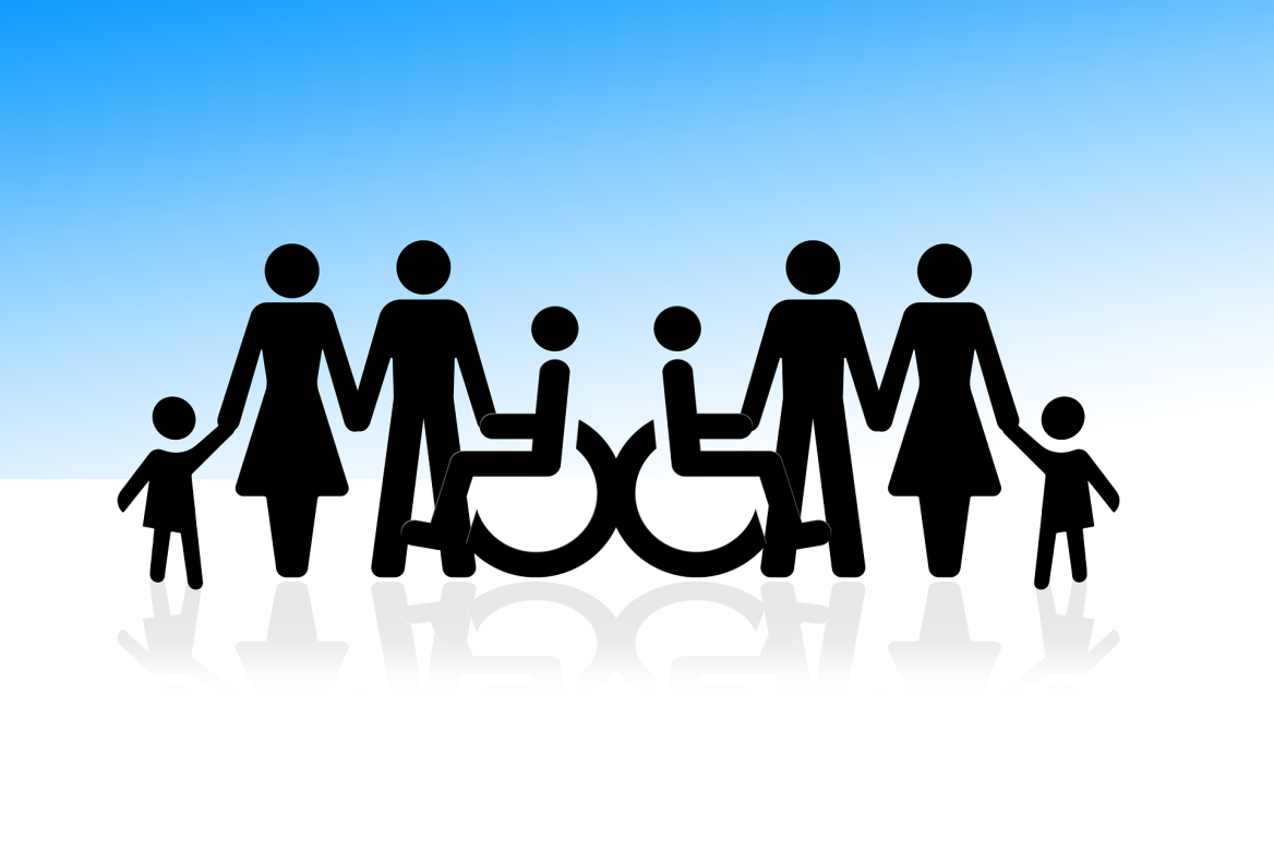 Familie mit Rollstuhlfahrer